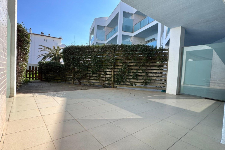 Precioso apartamento de planta baja frente el puerto de l'Escala!