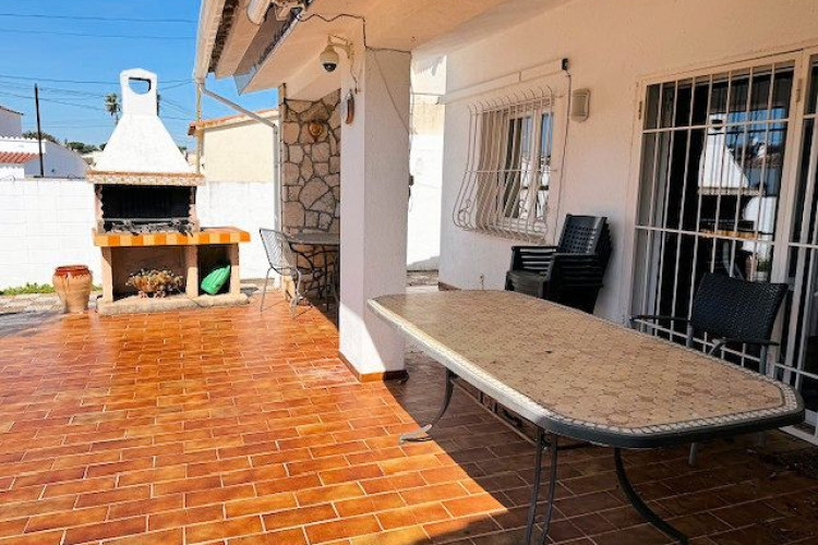 Carrer Oliveres, Riells