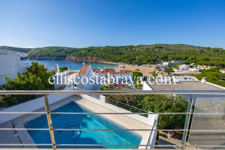 Casa fantástica propiedad con piscina privada y vistas al mar. en Escala (L´)