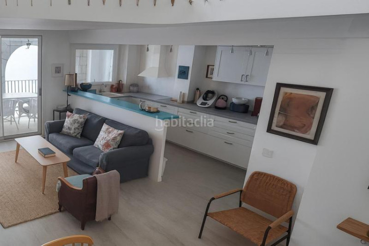 Piso dúplex exclusivo con espectaculares vistas al mar y solárium privado en Escala (L´)