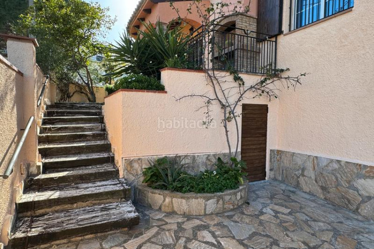 Casa en carrer muga 73 con piscina privada y vistas al mar panorámicas en Escala (L´)