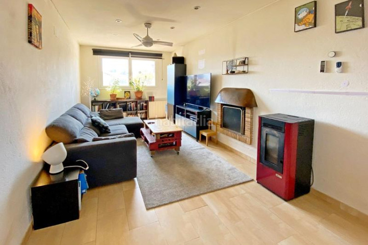 Chalet en carrer barcelona 42 casa a 200 metros de la playa con gran jardín y piscina en Escala (L´)