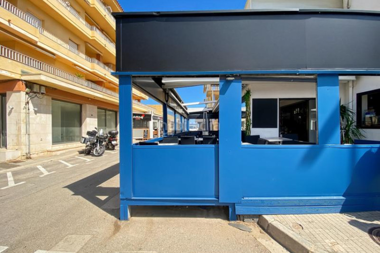 Piso restaurante y piso en venta a menos de 5 minutos andando de la playa, en una agradable zona de lescala. restaurantepizzería totalm en Escala (L´)