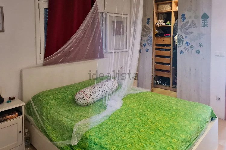 CASA A 200 METROS DE LA PLAYA CON GRAN JARDÍN Y PISCINA