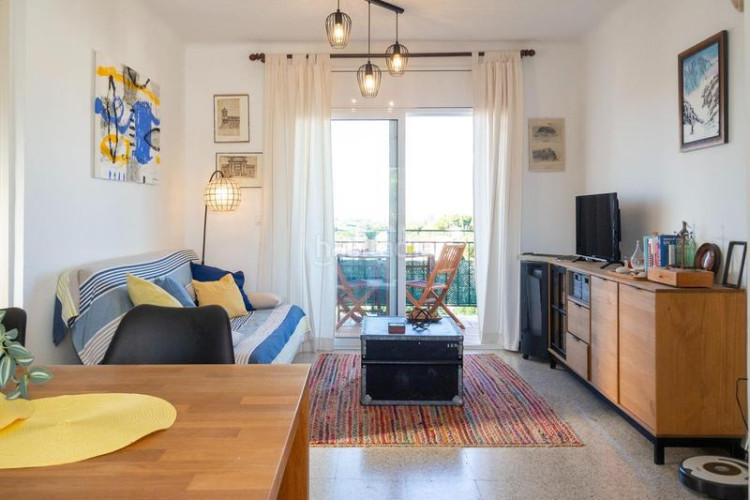 Apartamento piso en muy buen estado con vistas despejadas en Escala (L´)