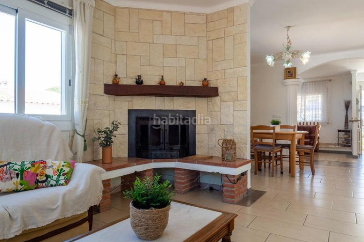 Casa  espaciosa con vistas al mar y piscina privada zona puig sec en Escala (L´)