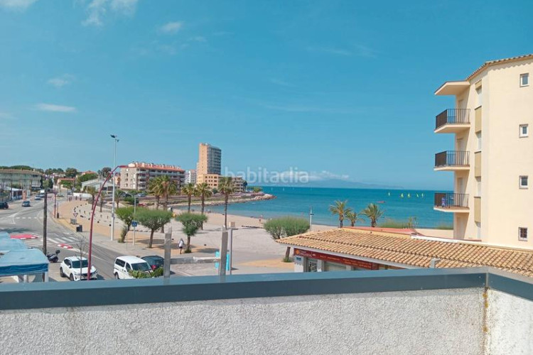 Ático en carrer del palau 4 apartamento con vistas al mar, 50m2 de terraza y parking privado en Escala (L´)