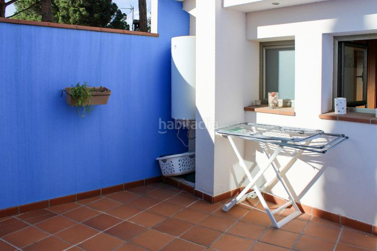 Casa adosada ?? casa contemporània amb piscina a 800 metres de la plat-ja en Escala (L´)