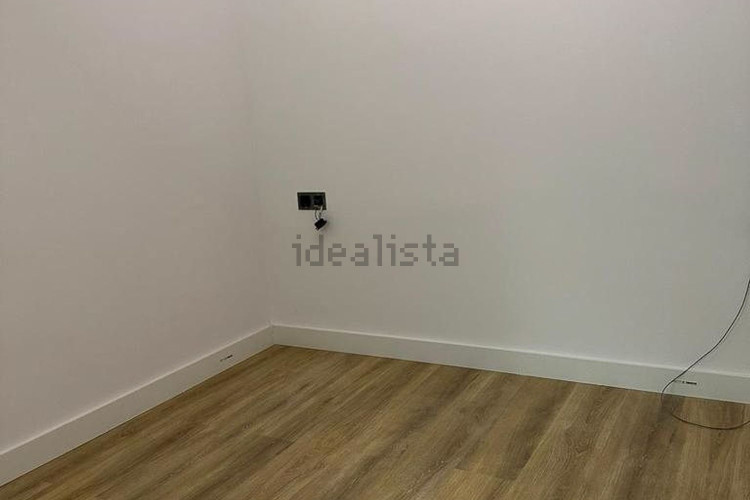 PISO REFORMADO EN EL NUCLEO DE LA ESCALA A 1 MINUTO DE LA PLAYA