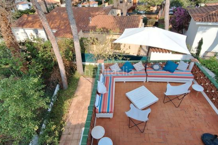 Casa pareada espaciosa casa con jardín y jacuzzi, zona cala montgó en Escala (L´)