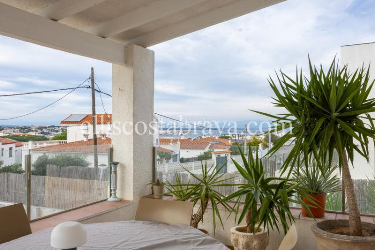 Casa  con vistas al mar y a la montaña - puig sec en Escala (L´)