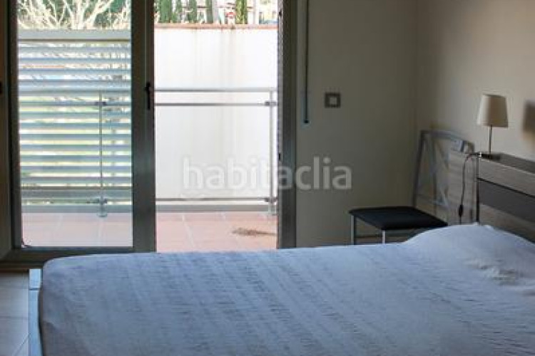 Casa adosada ?? casa contemporània amb piscina a 800 metres de la plat-ja en Escala (L´)