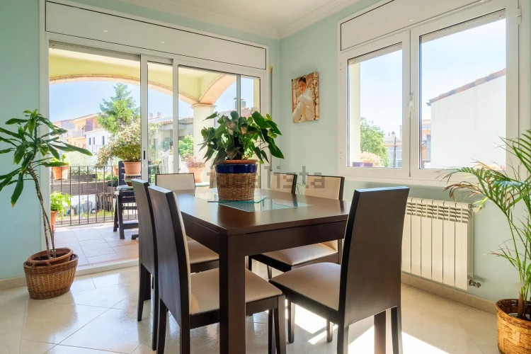 Chalet pareado en calle Tossa
