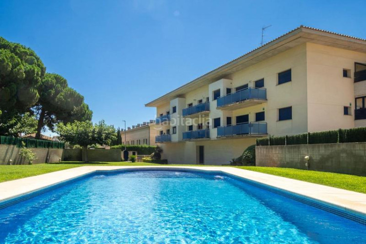 Dúplex fantástico dúplex a solo 650m de la playa y junto a todos los servicios! en Escala (L´)