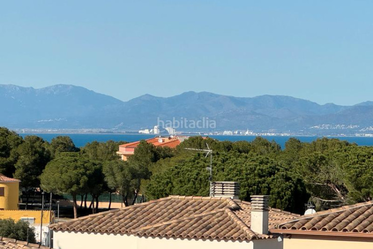 Casa en carrer muga 73 con piscina privada y vistas al mar panorámicas en Escala (L´)