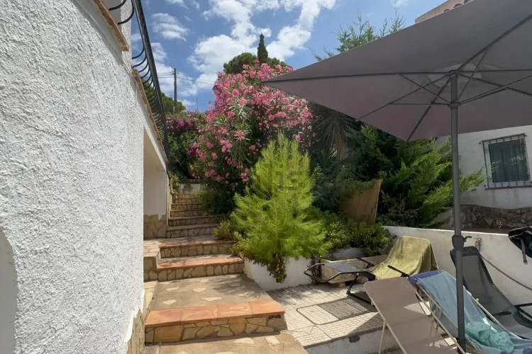 Casa independiente en calle Punta Montgó