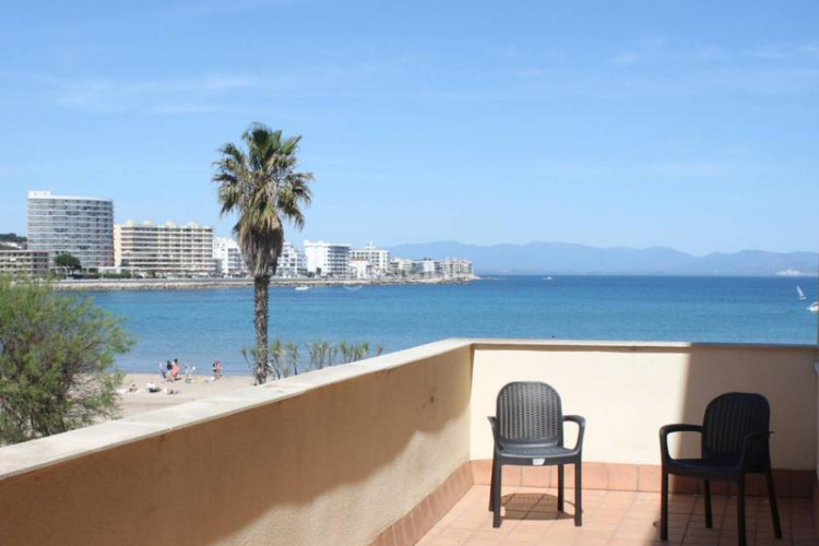 Piso en naintré 3 moderno apartamento en la playa de Riells en Escala (L´)