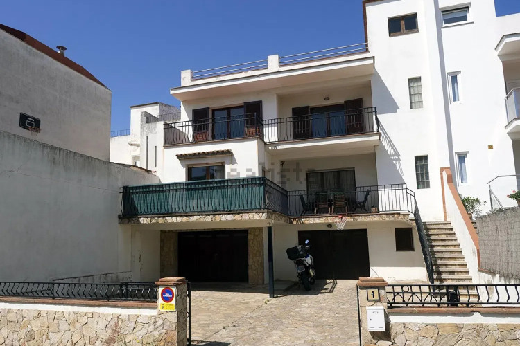 Chalet adosado en avenida de Girona