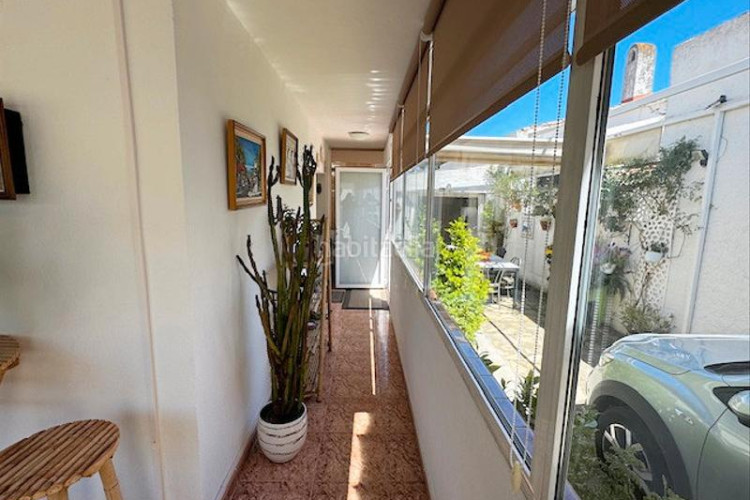 Casa  de 202m² con 5 dormitorios, 2 baños, 200m de la playa. en Escala (L´)