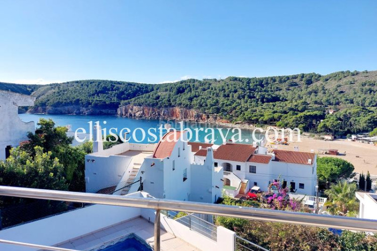 Casa fantástica propiedad con piscina privada y vistas al mar. en Escala (L´)