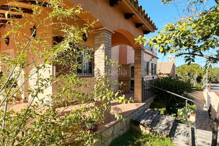 Casa en carrer muga 73 con piscina privada y vistas al mar panorámicas en Escala (L´)