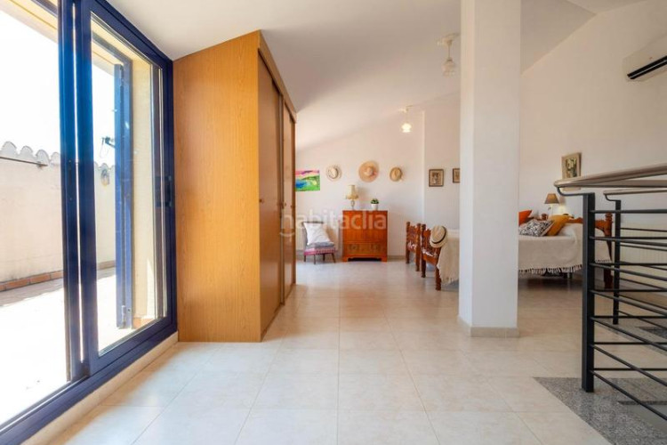 Dúplex fantástico dúplex a solo 650m de la playa y junto a todos los servicios! en Escala (L´)