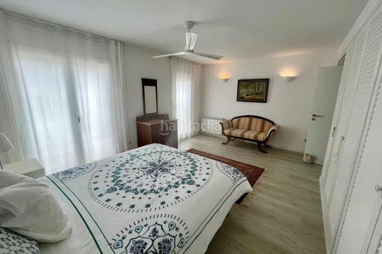 Piso dúplex exclusivo con espectaculares vistas al mar y solárium privado en Escala (L´)