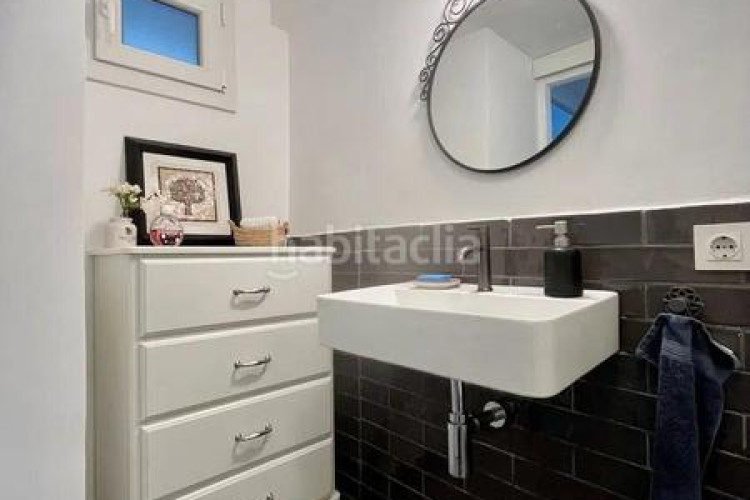 Piso dúplex exclusivo con espectaculares vistas al mar y solárium privado en Escala (L´)