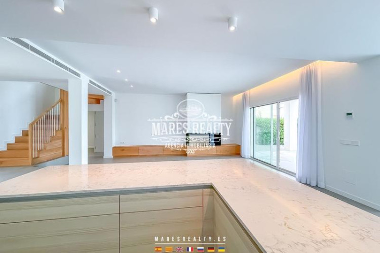 Casa lujosa casa reformada en primera línea de mar en la costa brava en Escala (L´)