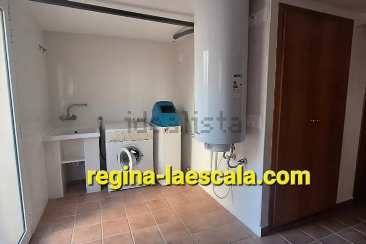CON LICENCIA TURÍSTICA ! Una espaciosa casa, con mucha luz !