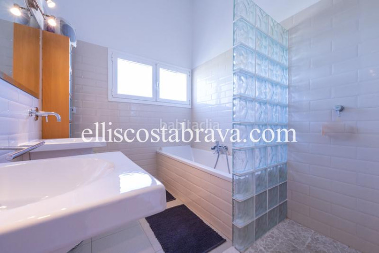 Casa fantástica propiedad con piscina privada y vistas al mar. en Escala (L´)