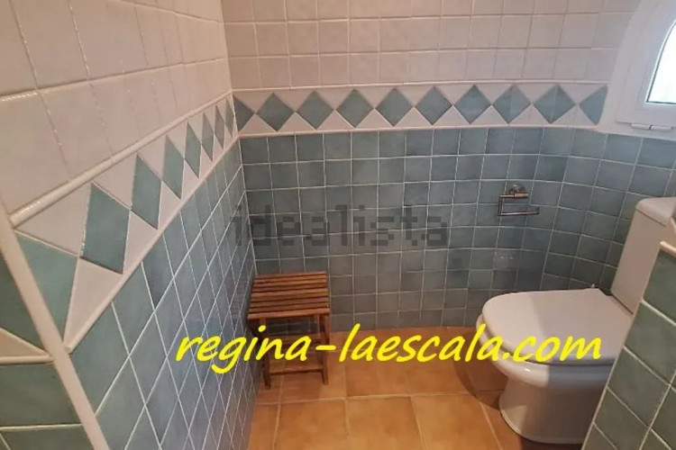 CON LICENCIA TURÍSTICA ! Una espaciosa casa, con mucha luz !