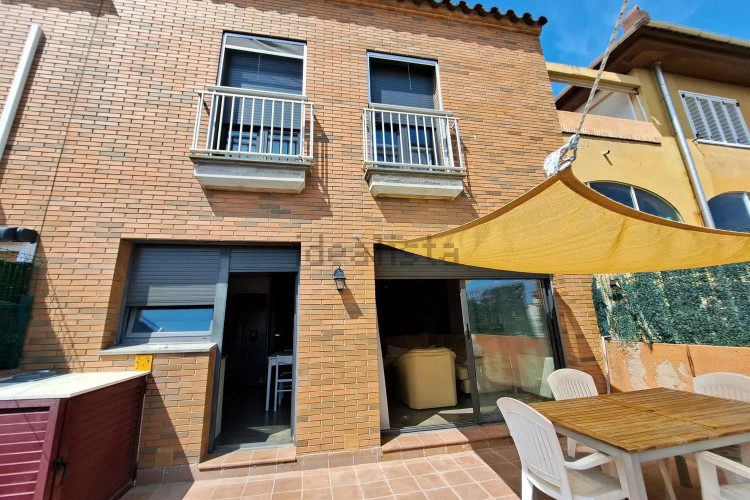 Casa de construcción 2008 con vistas panorámicas, en una zona residencial exclusiva!