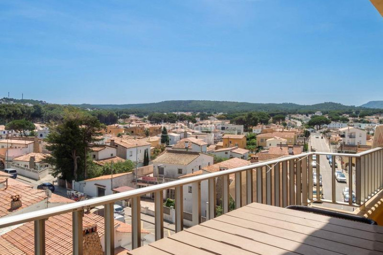 Apartamento piso con vistas al mar y a pocos pasos de la playa en Escala (L´)
