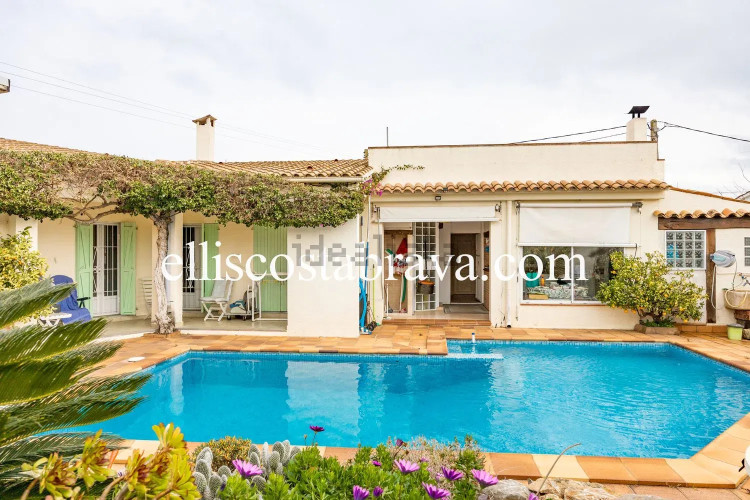 Casa independiente en Barrio Riells