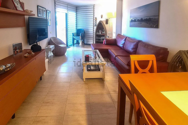 PISO EN PLANTA BAJA A 1 MINUTO DE LA PLAYA DE RIELLS Y DEL PUERTO ¡CON LICENCIA DE ALQUILER TURÍS