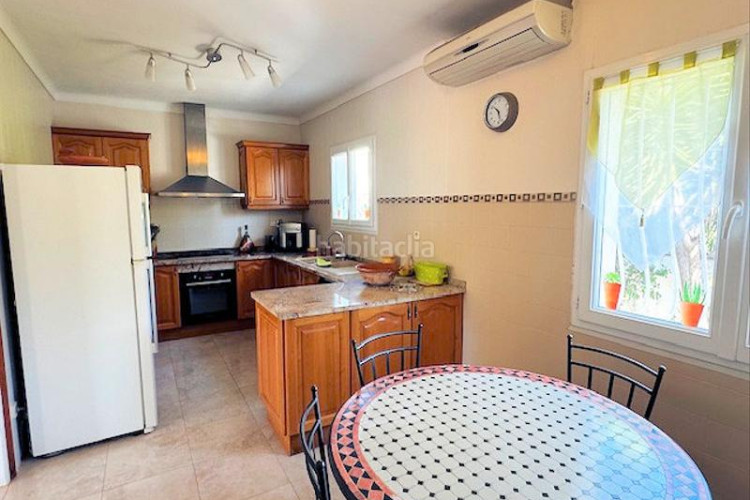 Casa villa de 180m²,con 3 dormitorios, garaje y piscina privada en Escala (L´)