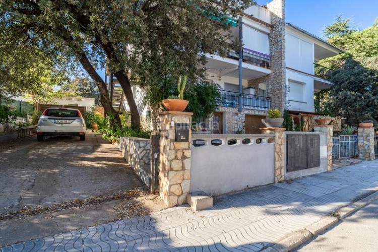 Piso  con 3 habitaciones situado zona montgó en Escala (L´)