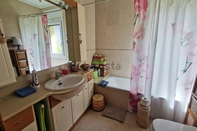 CASA UNIFAMILIAR CON PISCINA PRIVADA, GARAGE, MUY SOLEADA EN L'ESCALA
