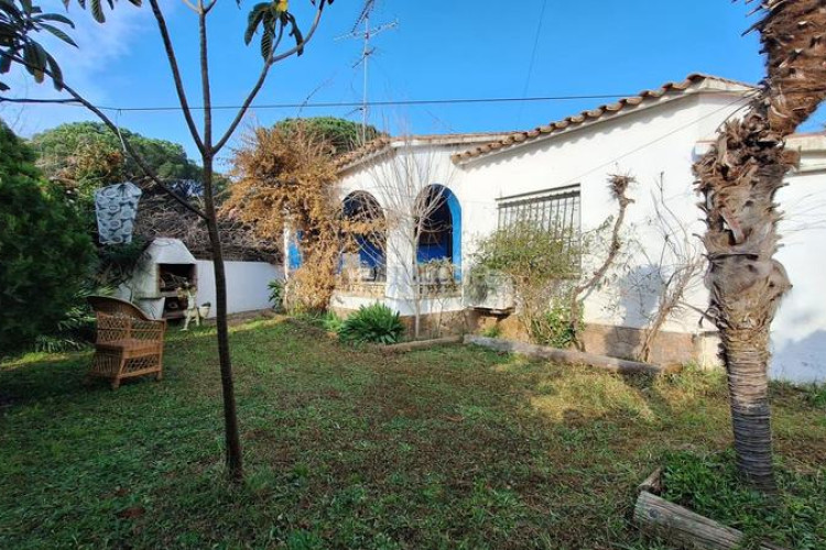 Chalet acogedor chalet esquinero con jardín y parking con posibilidad de piscina privada lescala costa brava en Escala (L´)