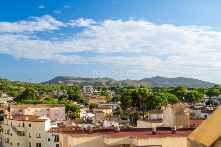 Piso apartamento con terraza vistas al mar y montaña en Escala (L´)