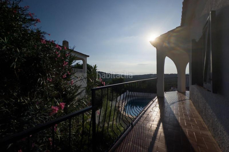 Casa  en cala Montgó con piscina, bonitas vistas y a sólo 180m del mar en Escala (L´)