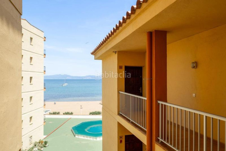Apartamento piso con vistas al mar y a pocos pasos de la playa en Escala (L´)