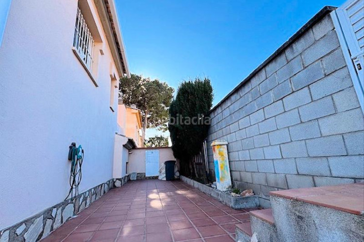 Chalet villa con piscina privada, de primera calidad en Escala (L´)