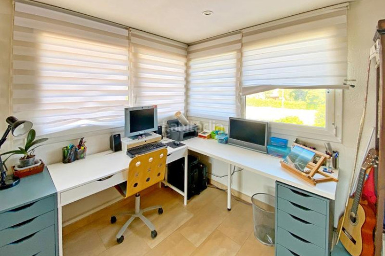 Chalet en carrer barcelona 42 casa a 200 metros de la playa con gran jardín y piscina en Escala (L´)