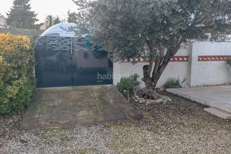 Chalet en carrer fitora 38 casa reformada a pie de la playa de Riells de la escala en Escala (L´)