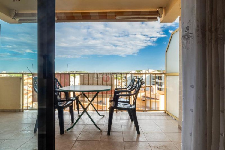 Piso apartamento con terraza vistas al mar y montaña en Escala (L´)