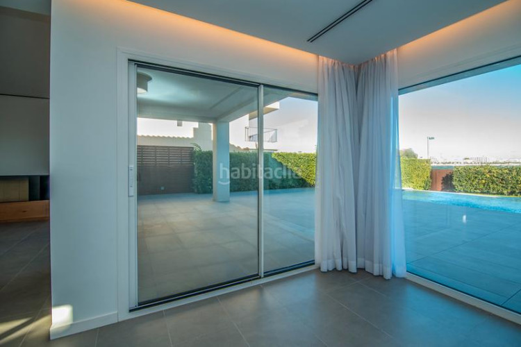 Casa en carrer ramon marquet 5 de lujo frente al mar en Escala (L´)