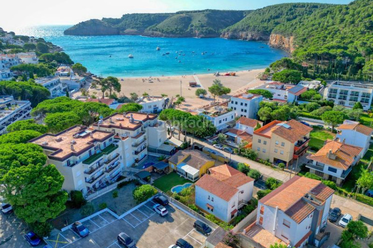Apartamento en termes 8 apartamento reformado con parking en cala Montgó, lescala en Escala (L´)
