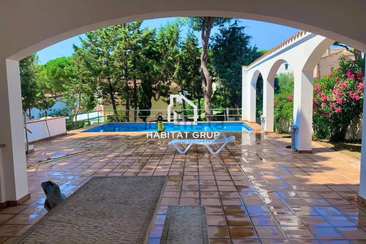 Casa independiente en Barrio Port - Les Planasses